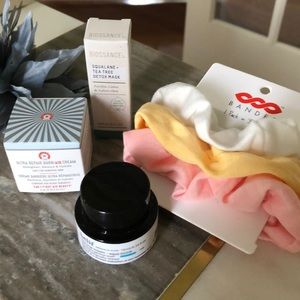 New 4 Piece Beauty Set